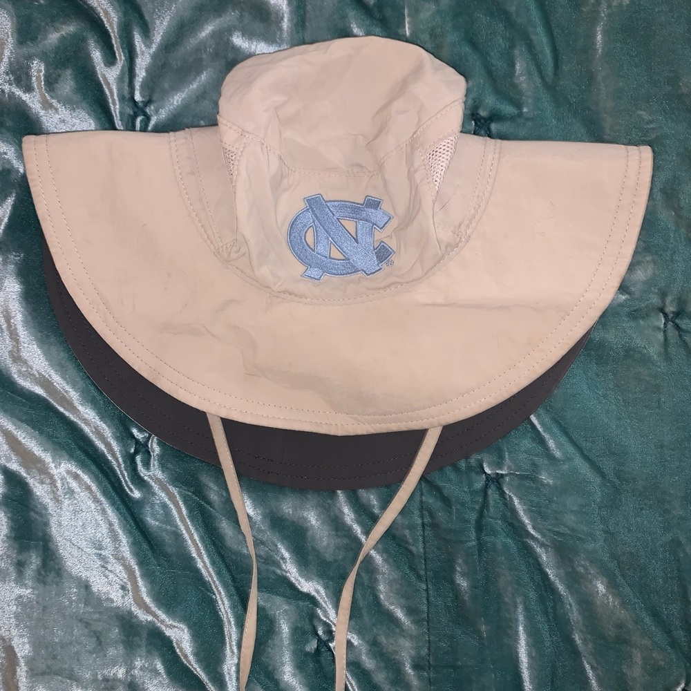 UNC Columbia Beige / Black Sun Hat